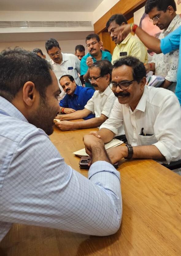 കോഹിനൂർ മേൽപ്പാലവിഷയത്തിൽ കേന്ദ്ര മന്ത്രി ജോർജ് കുര്യന് നിവേദനം നൽകി